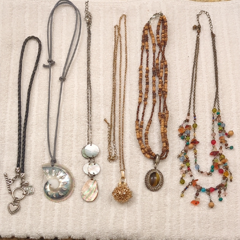 LOT OF 10 NECKLACES Elegant Multicolor Necklaces